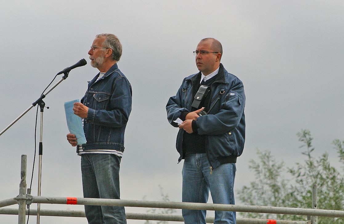 Werner Van de Walle (links) bij hertewaterlating veerboot Anne in 2009 foto door Cees de Bijl
