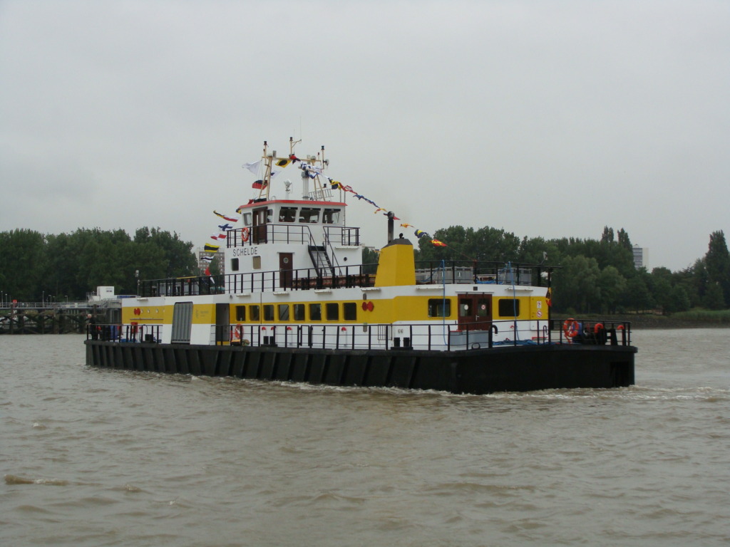 Veerboot De Schelde op de eerste dag van de heropening v h Sint Annaveer 1 juli 2017