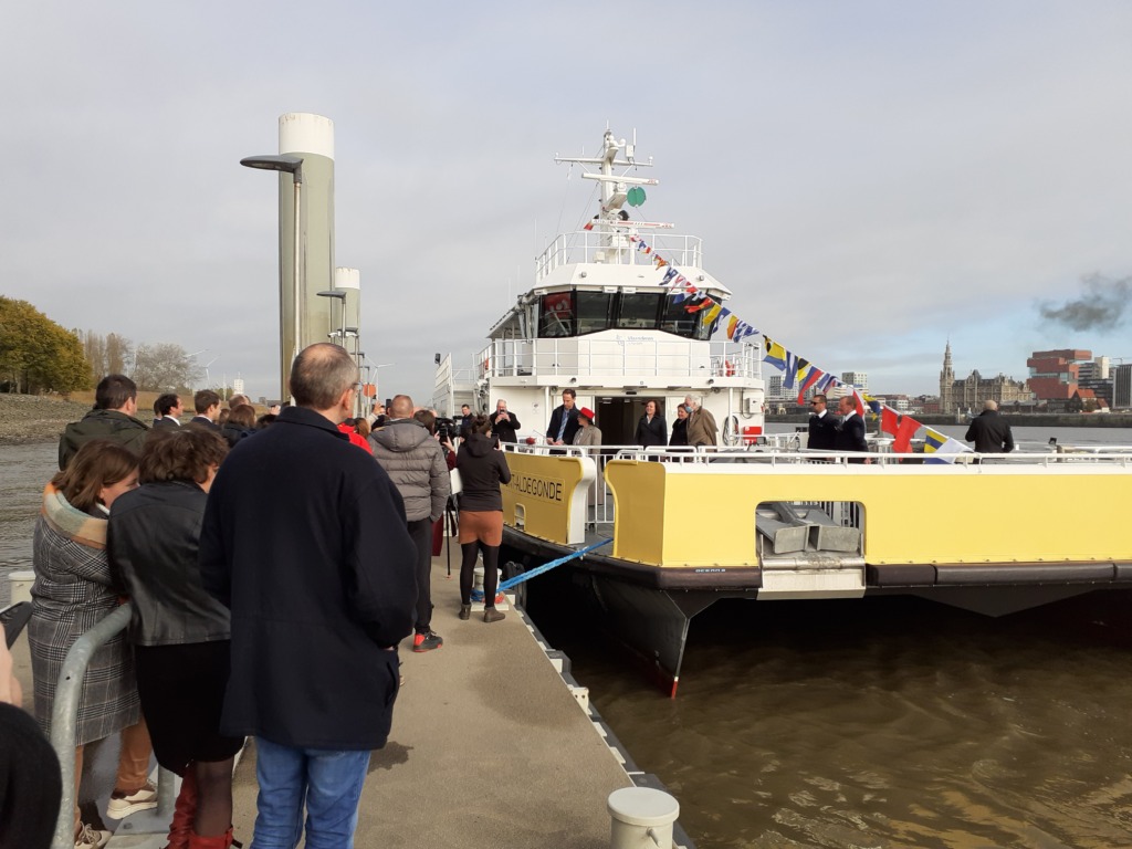 Marnix doopmoment 9 11 2021 Meter Erica Caluwaerts
