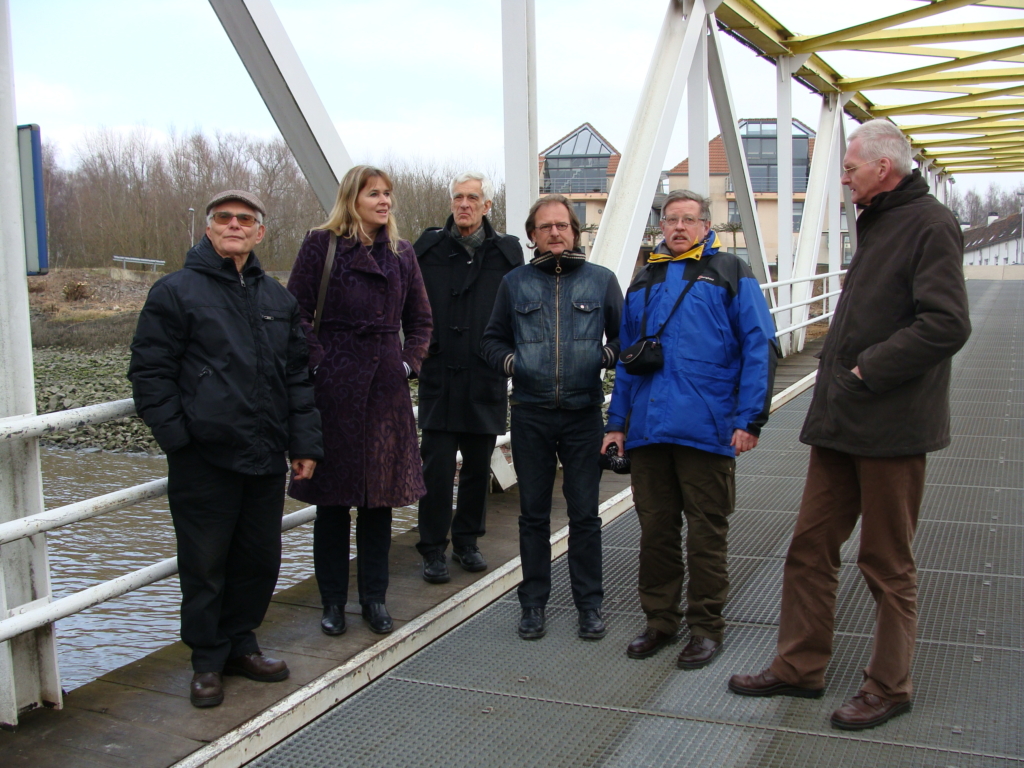 Links Karel Cop in 2013 met bestuur Vrienden v d Voetveren